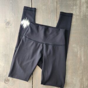 Lululemon Team Canada Wunder Train High Rise Leggings 28' COC Logo - Size 4